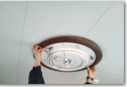 電気工事を伴わない照明の脱着もいたします